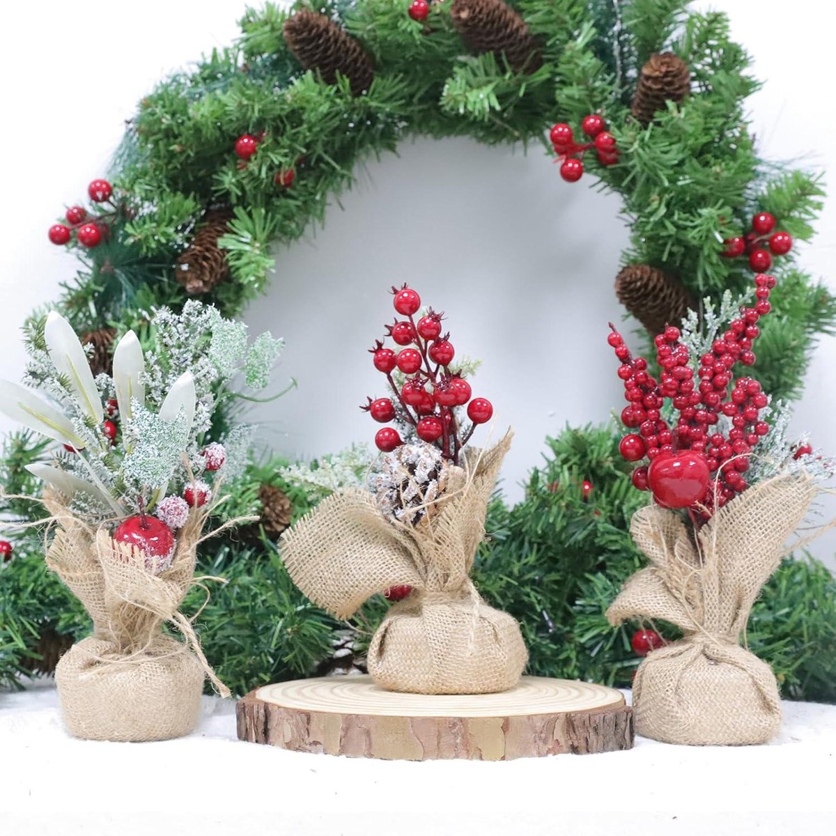 6x Kunstkerstbomen met Rood Bessen & Dennenappels - Tafeldecoratie