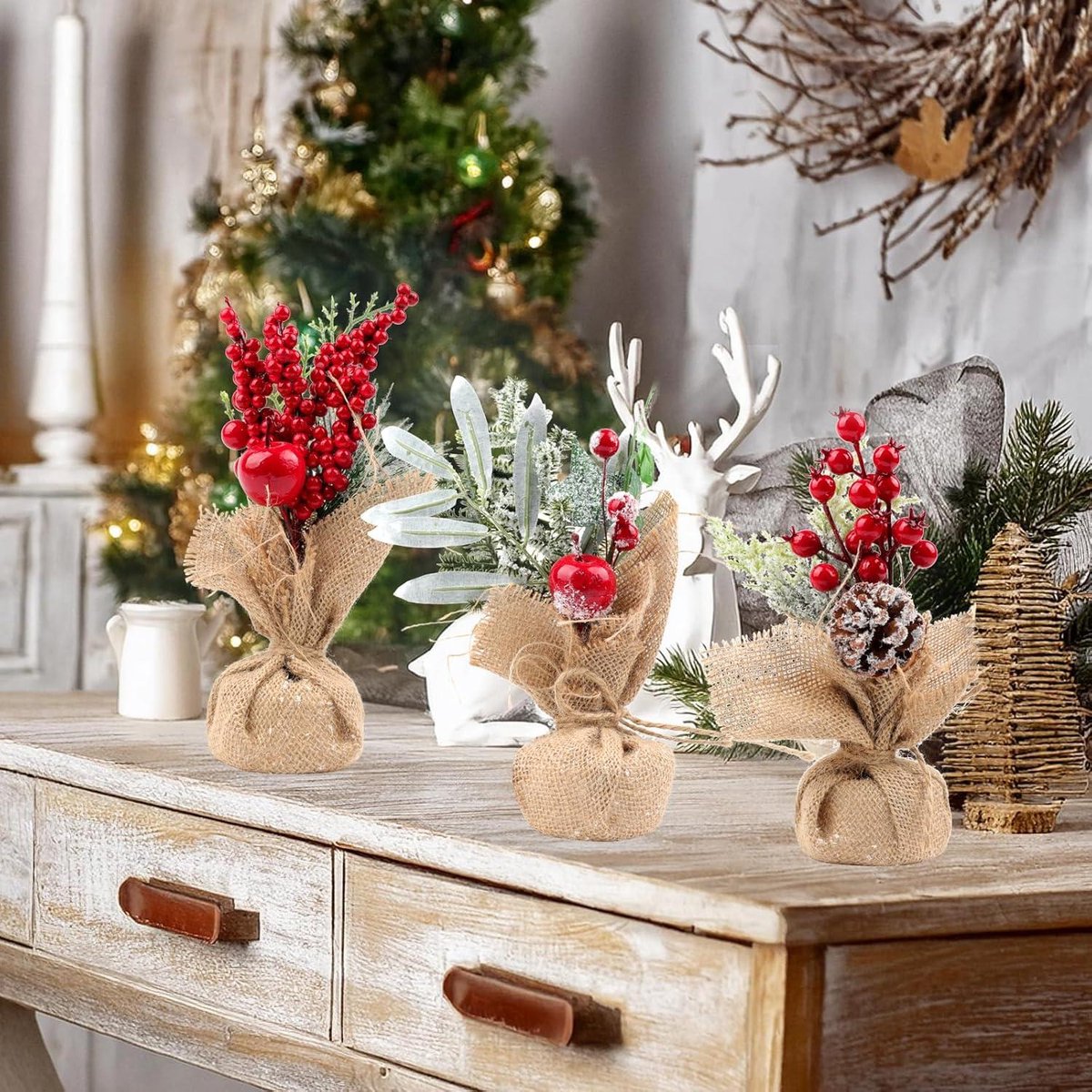 6x Kunstkerstbomen met Rood Bessen & Dennenappels - Tafeldecoratie