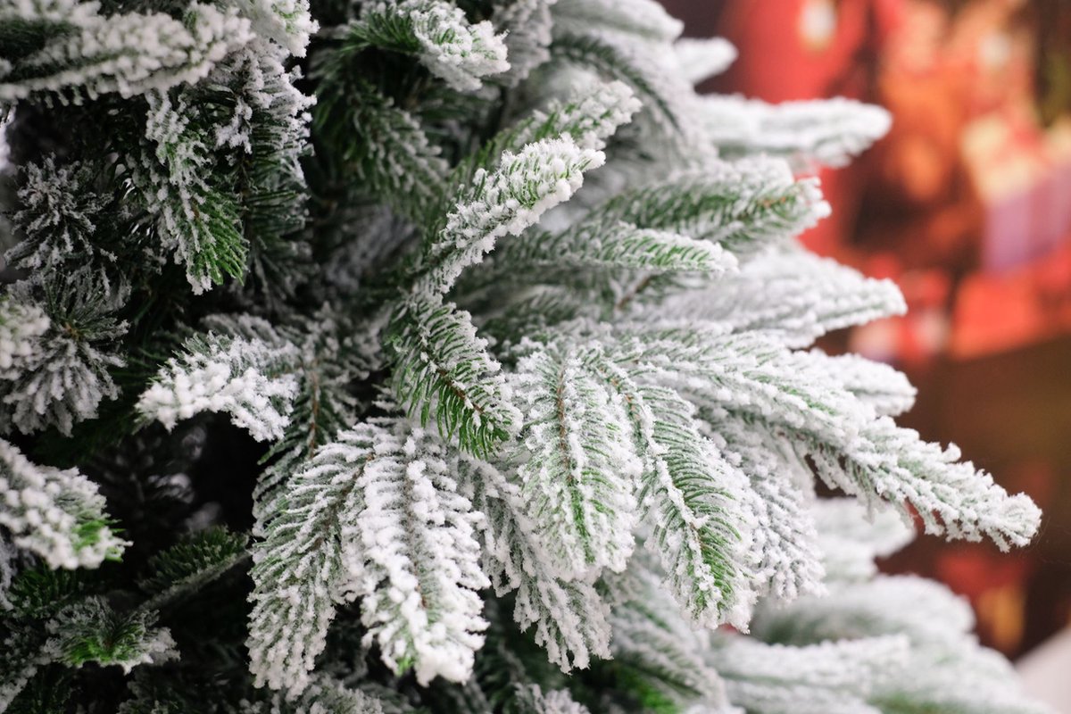 Andorra Flocked Kunstkerstboom 213 cm Groen