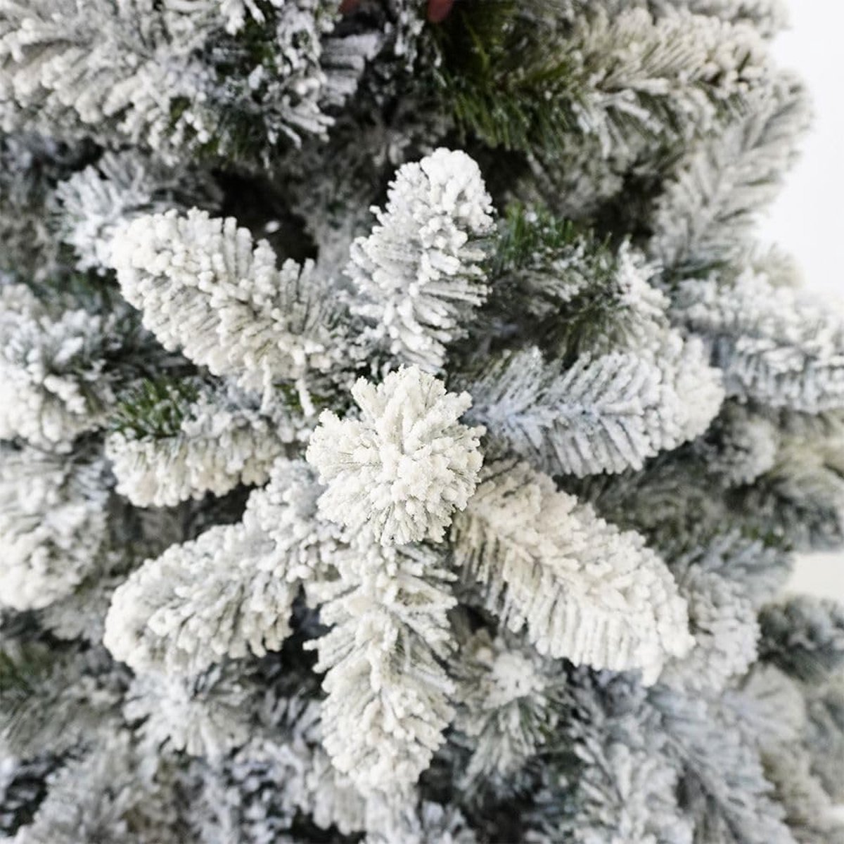 Besneeuwde kunstkerstboom 240 cm