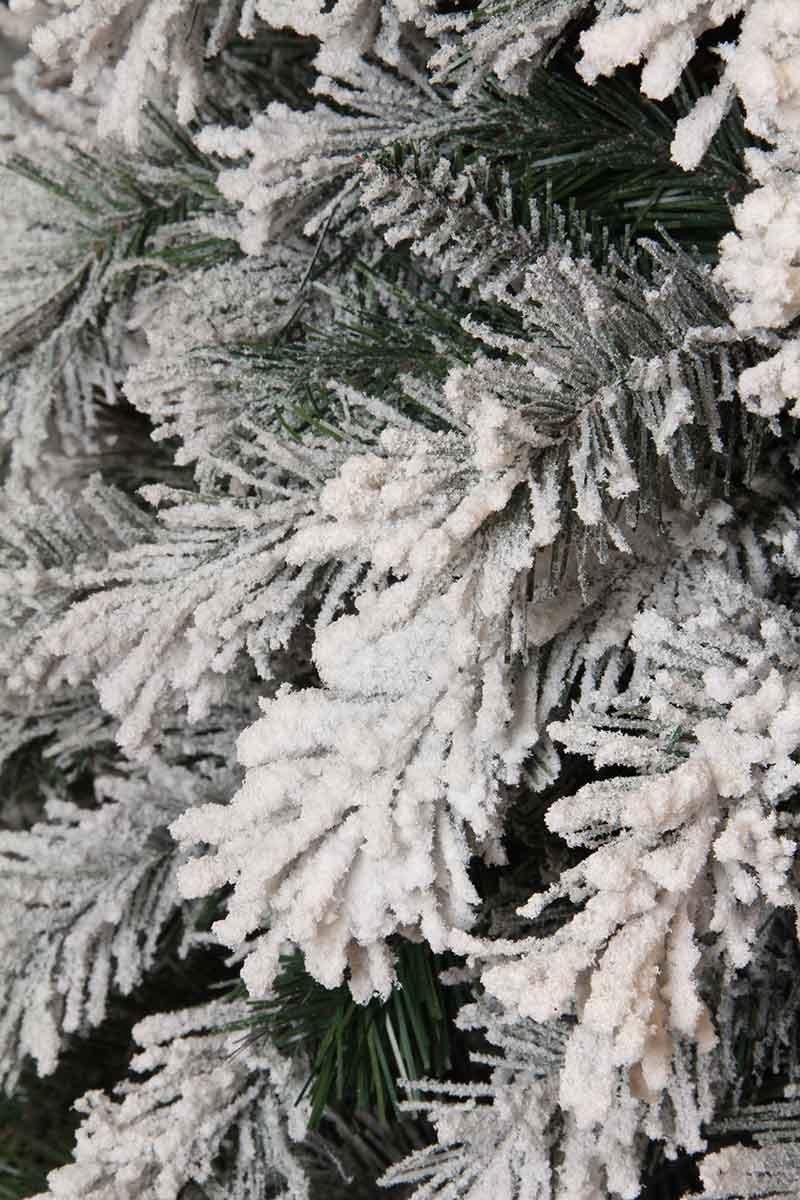 Black Box Chandler Franse kunstkerstboom 215x125 cm besneeuwd groen