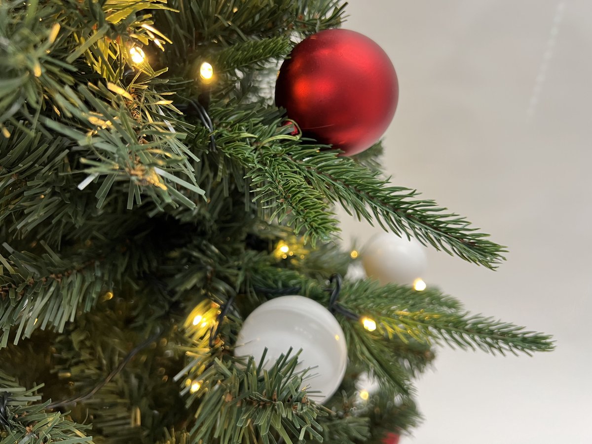 Easy Set Up Tree Avik Decorated Red 180 cm LED Kerstboom