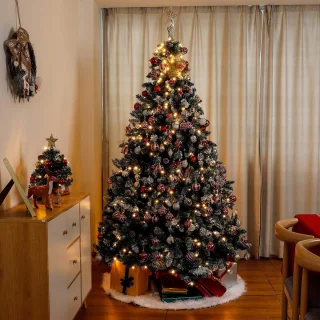 Equivera Kerstboom met Verlichting en Sneeuw
