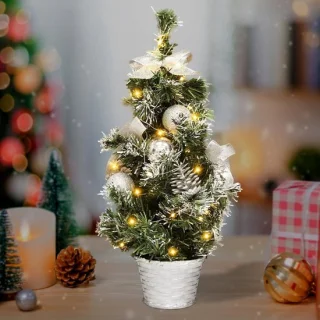 Kleine kunstkerstboom met verlichting