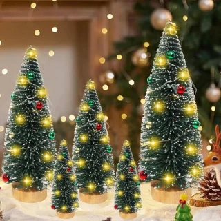 Kleine LED kerstboom groen kunststof