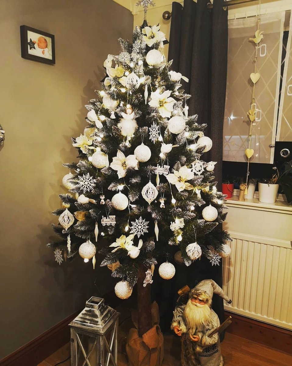 Kunstkerstboom 180 cm met houten stam