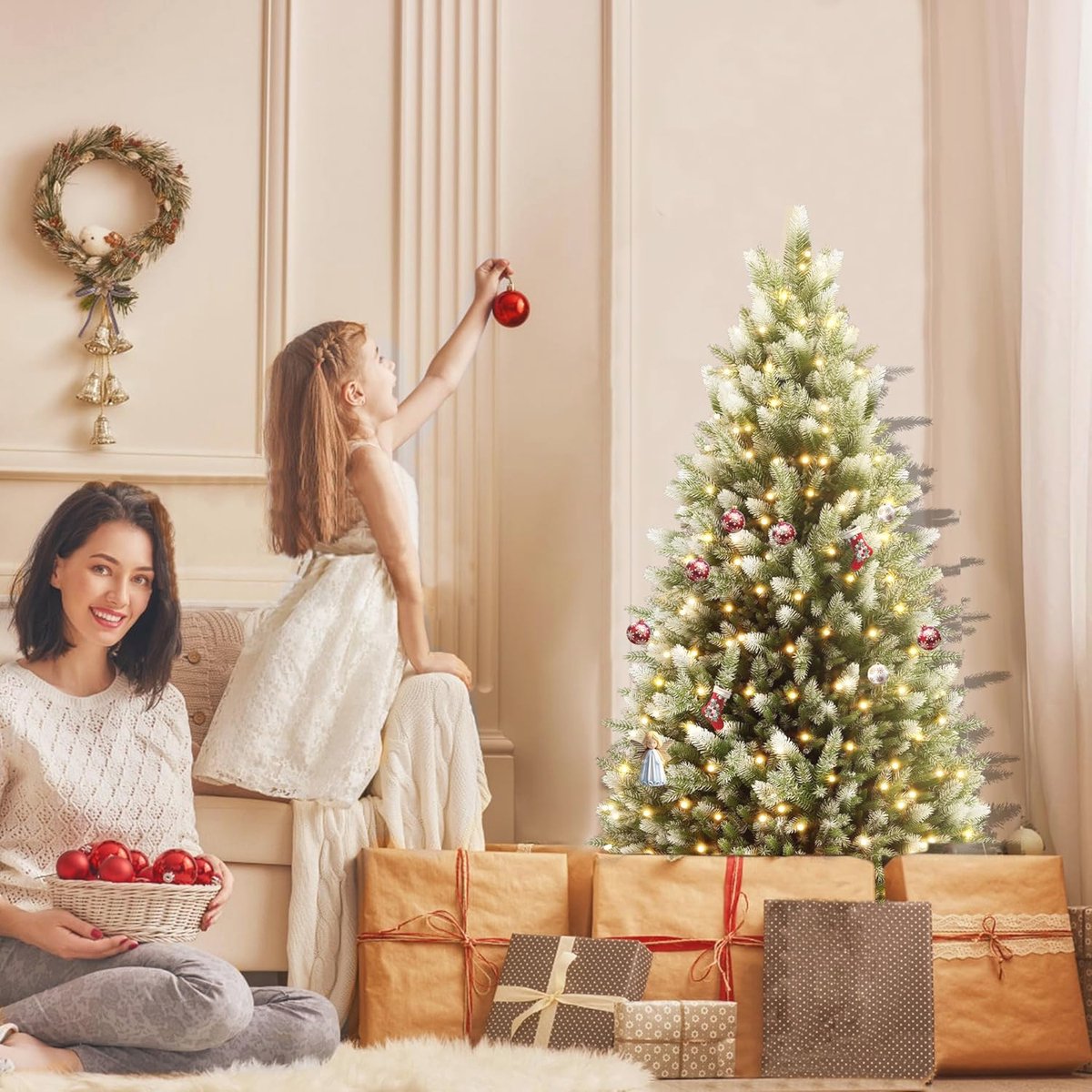 Kunstkerstboom 210 cm met verlichting en houten sokkel