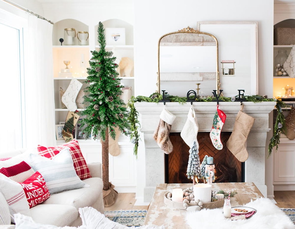 Kunstkerstboom 220 cm met houten stam