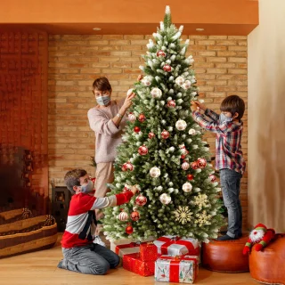 Kunstkerstboom 225 cm (PVC-PE) met houten standaard