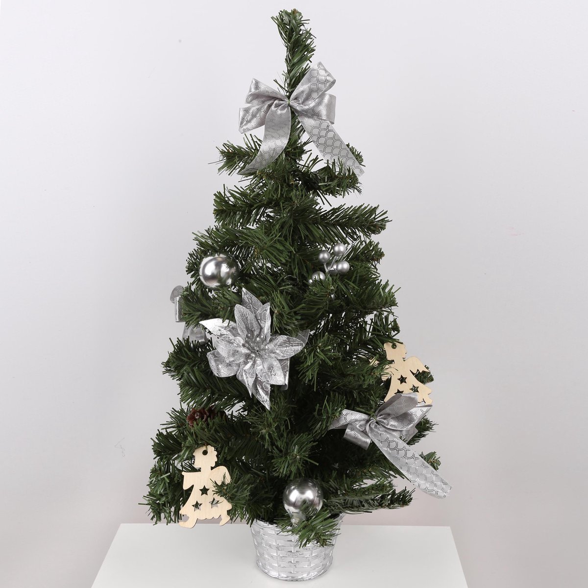 Kunstkerstboom 60cm in pot met zilveren ornamenten