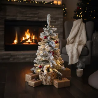 Kunstkerstboom H90 cm in rotan mand