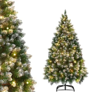 Kunstkerstboom met dennenappels en sneeuweffect
