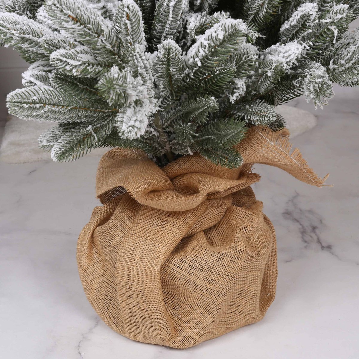 Kunstkerstboom Scandinavische Spar PE 140 cm in Pot