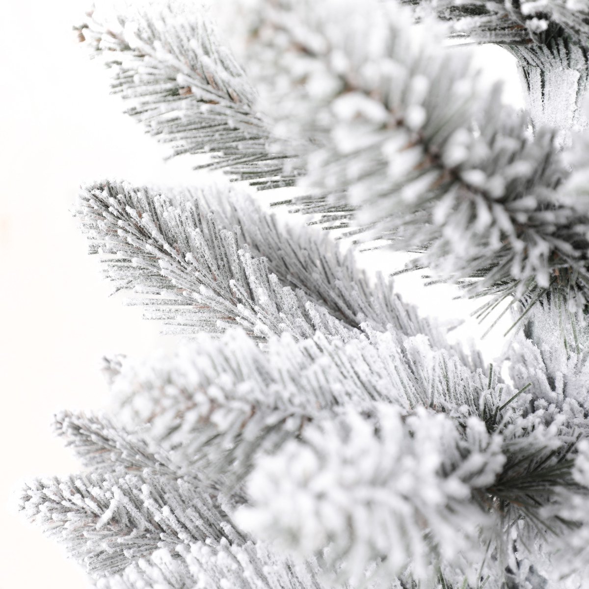 Kunstkerstboom Slanke Besneeuwde Spar PVC 120 cm