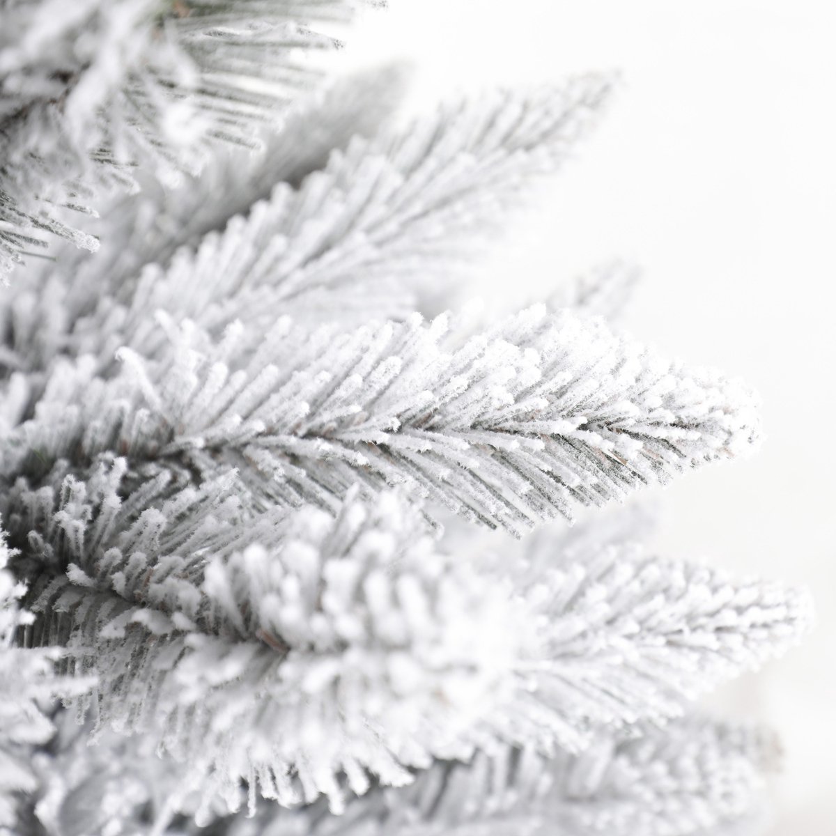 Kunstkerstboom Slanke Besneeuwde Spar PVC 120 cm