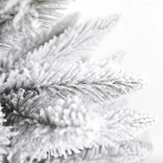 Kunstkerstboom Slanke Besneeuwde Spar PVC 150 cm