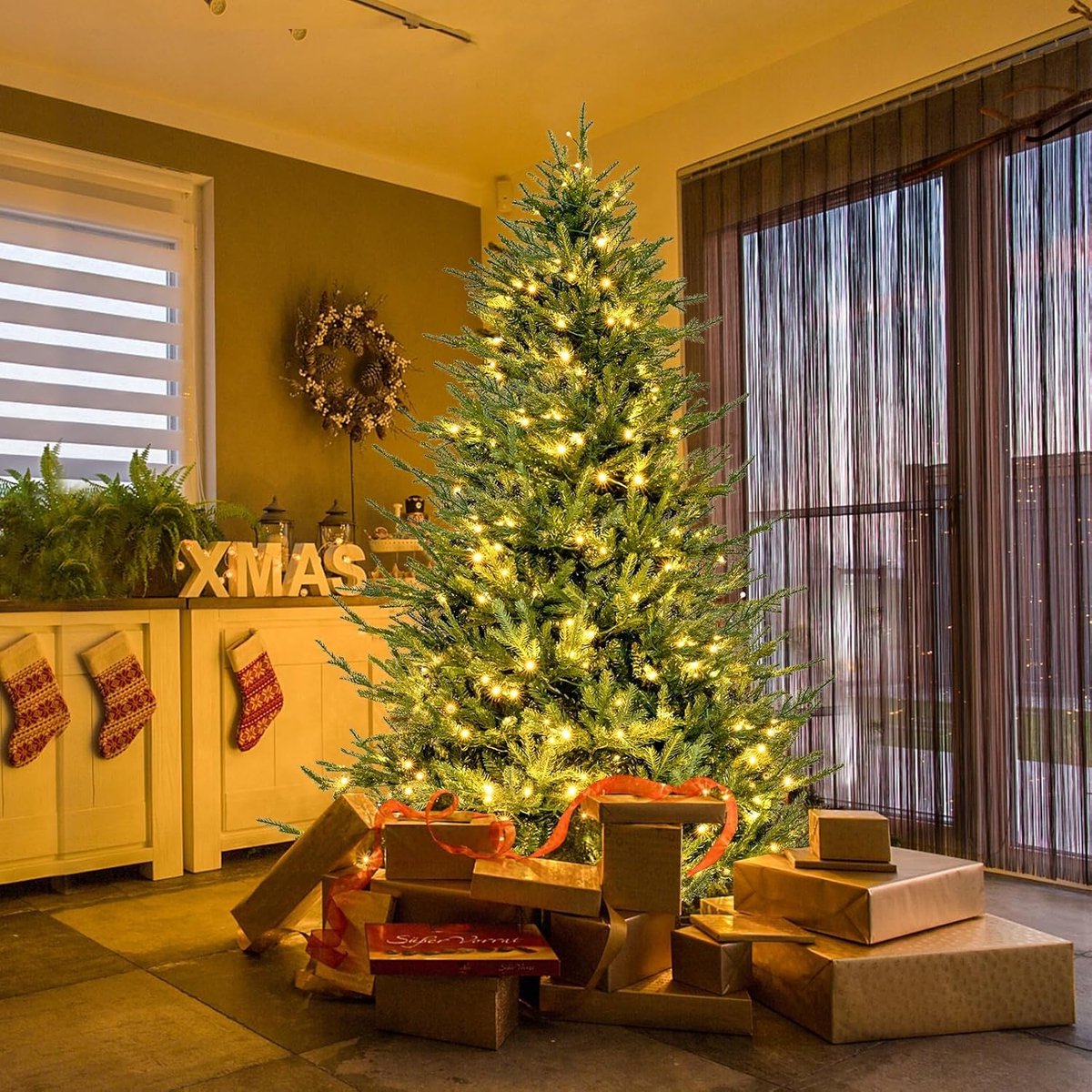Kunstkerstboom Takuit 180 cm met LED verlichting