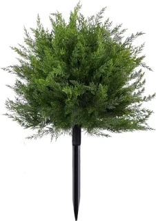 Kunstmatige cederboom vormsnoei groen