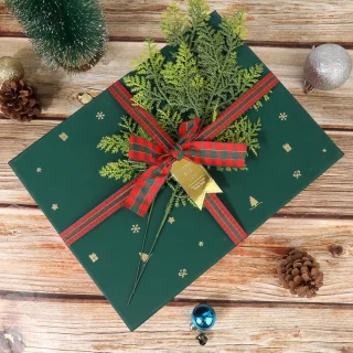 Kunstmatige dennennaalden set 24 - 30 x 13 cm groen