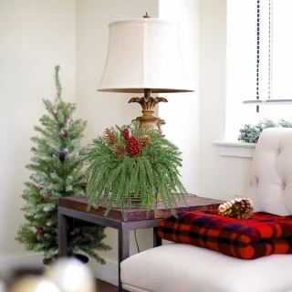 Kunstmatige Norfolkden Kersttafeldecoratie 26 cm