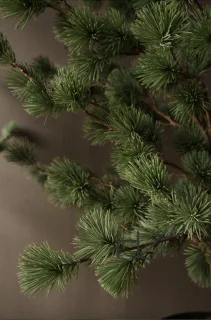Larix Kunstkerstboom 120 cm - Zwarte Pot