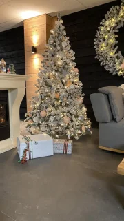 Memphis Flock LED Besneeuwde Kunstkerstboom 180 cm