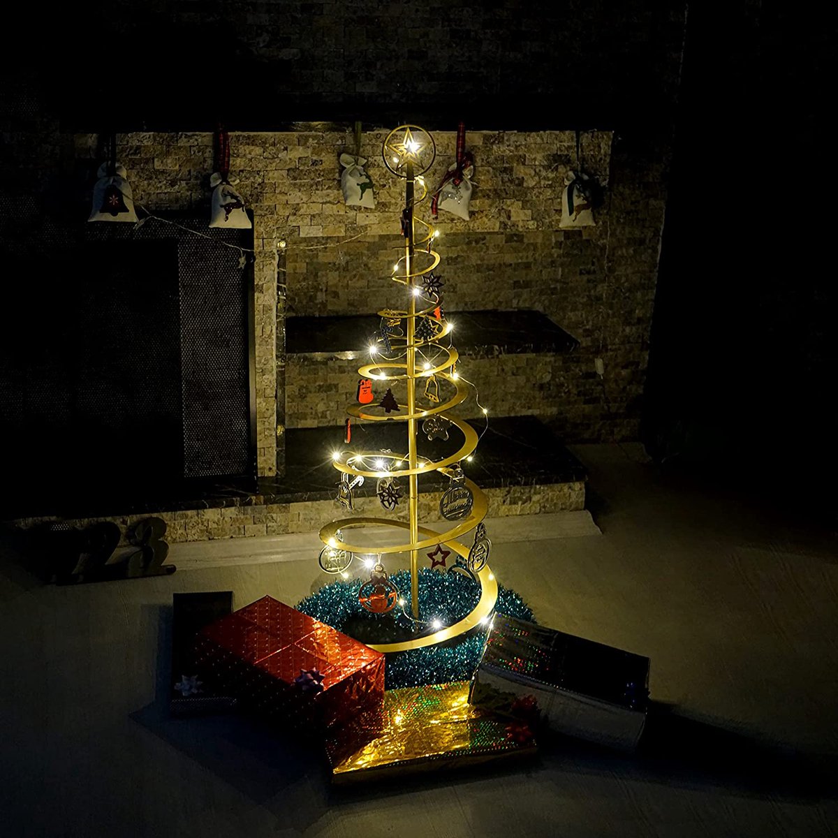 Metalen Zwarte Kerstboom inclusief Verlichting en Kerstballen