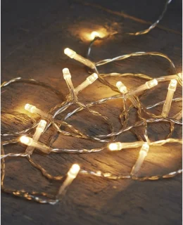 Mini kerstboom 35 cm in jute zak met 20 warm witte lampjes