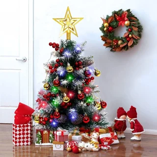 Mini kerstboom met decoraties – tafeldecoratie