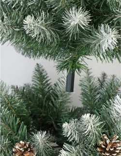 ModernStore kunstkerstboom met sneeuwdecoratie en dennenappels – 120 cm