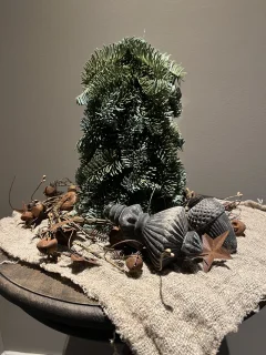 Nobilis Boompje op houten stam
