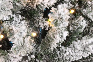 Wat vinden we goed aan de Royal Christmas Sneeuw Kunstkerstboom Flock Tree Deluxe 180 cm