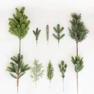 Set van 18 kunstdennentakken met groene bessen