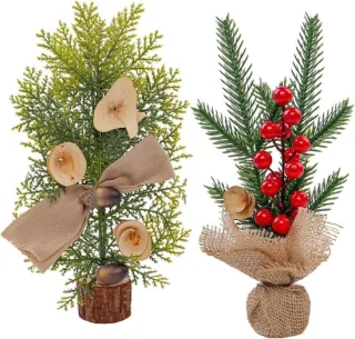 Set van 2 mini kerstbomen met houten basis en rode bessen 25,5 cm