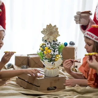 Set van 2 mini kunstkerstbomen 20 cm - goud