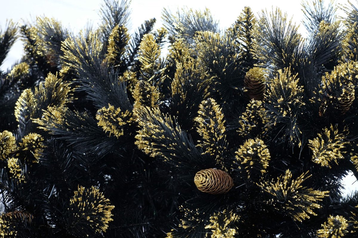 Shimmery Golden Black Bristle Kunstkerstboom 228 cm Zwart/Goud
