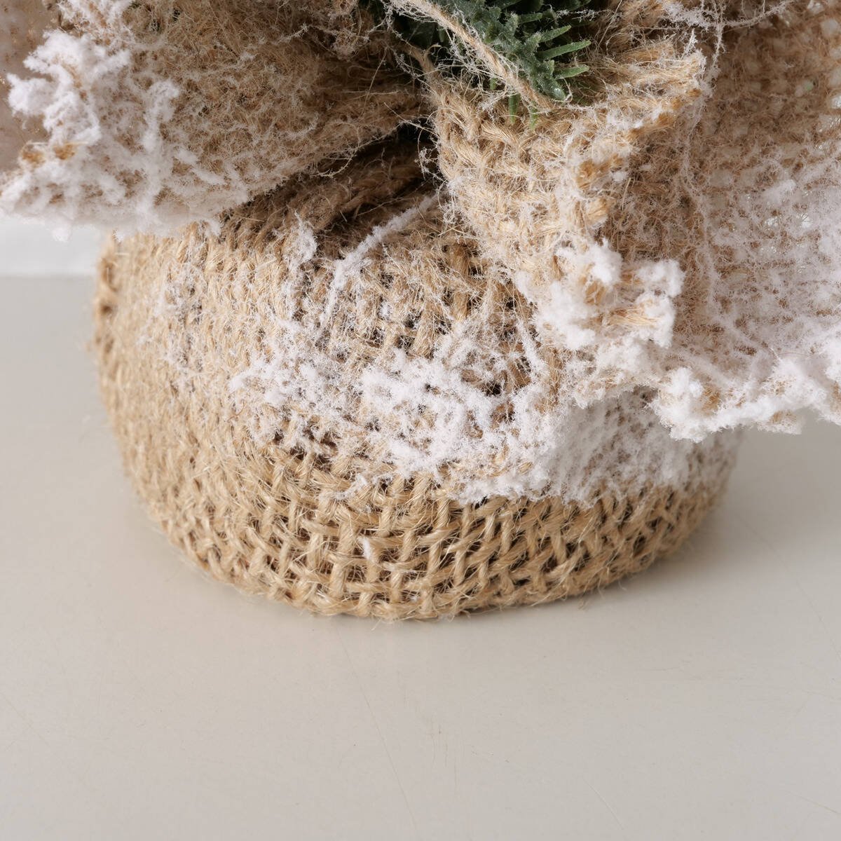 TANNE kunstkerstboom 22 cm in jute pot