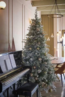 Uppsala Kerstboom 210 cm