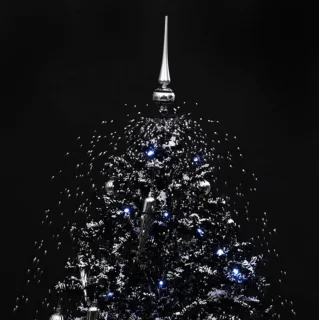 vidaXL Kerstboom Sneeuwend 140 cm PVC Zwart Paraplubasis