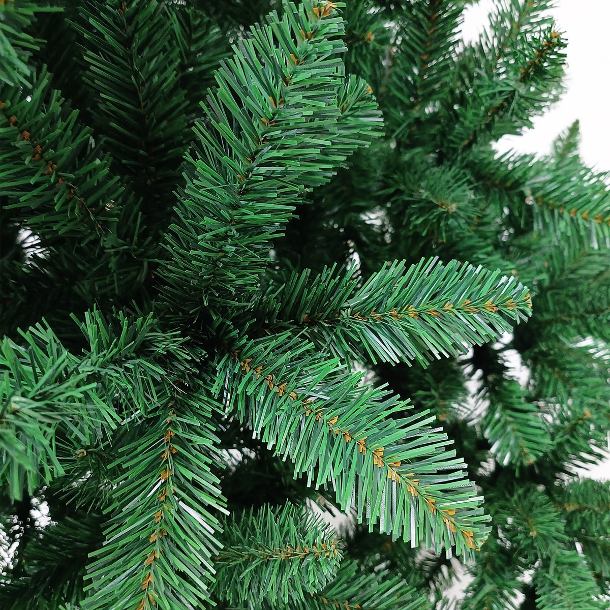Wat vinden we goed aan de Wintervalley Neil Kunstkerstboom 210cm Groen