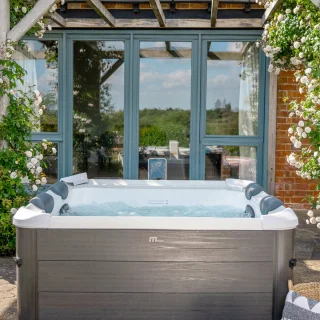 MSPA - Oslo Plus - Mspa oslo plus 6-persoons vaste spa 4 hydromassagekussens, inclusief hoes 180 cm x 65 cm