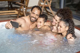 Wat vinden we goed aan de Lay-Z-Spa® Helsinki Smart AirJet™ Opblaasbare Spa