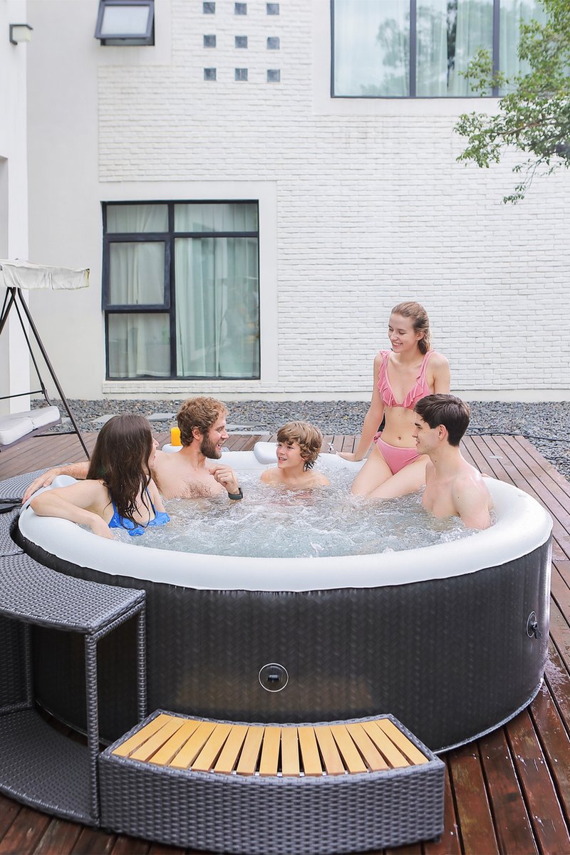 Wat vinden we goed aan de MSpa Ottoman Opblaasbare Jacuzzi 4-6 Personen Grijs