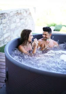 Novihome Deluxe Opblaasbare Whirlpool voor 6 personen