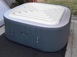 De SpaCover 162 cm Opblaasbare Afdekking voor Vierkante Bubbelbaden (Mspa, Lay-Z-Spa) in één oogopslag