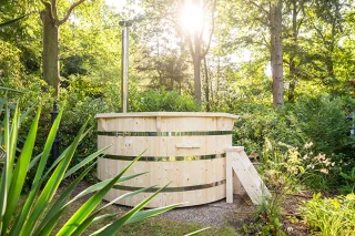 ThermoraLux Hottub 1900x1900mm ongemonteerd met houten cover