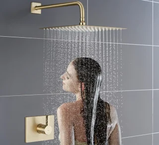 Douche- en badkraanset geborsteld goud