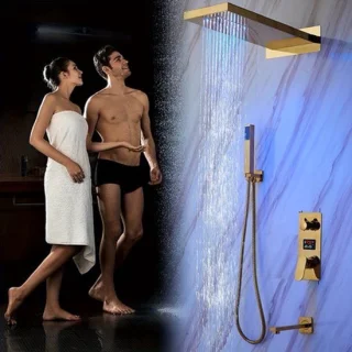 Doucheset met thermostatische douchekolom en regendouche in messing goud