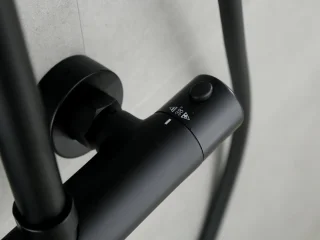 Mawialux Olga thermostatische regendoucheset rond mat zwart opbouw