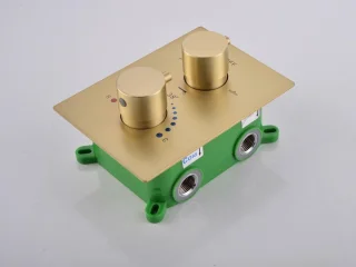 Mawialux Pointer thermostatische inbouw regendoucheset vierkant geborsteld goud